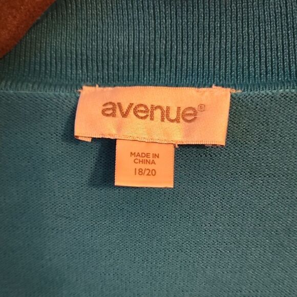 Beatiful Blue  Crop Women's Sweater Size 18-20 - Picture 2 of 5